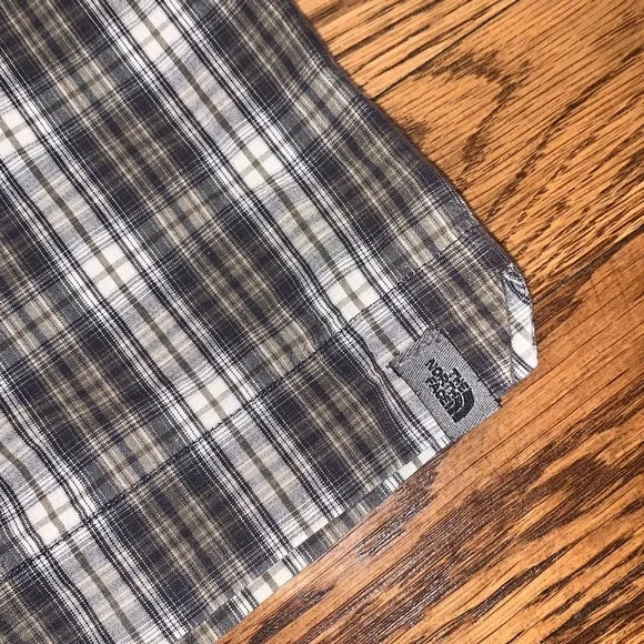 The North Face button down shirt - Picture 4 of 10